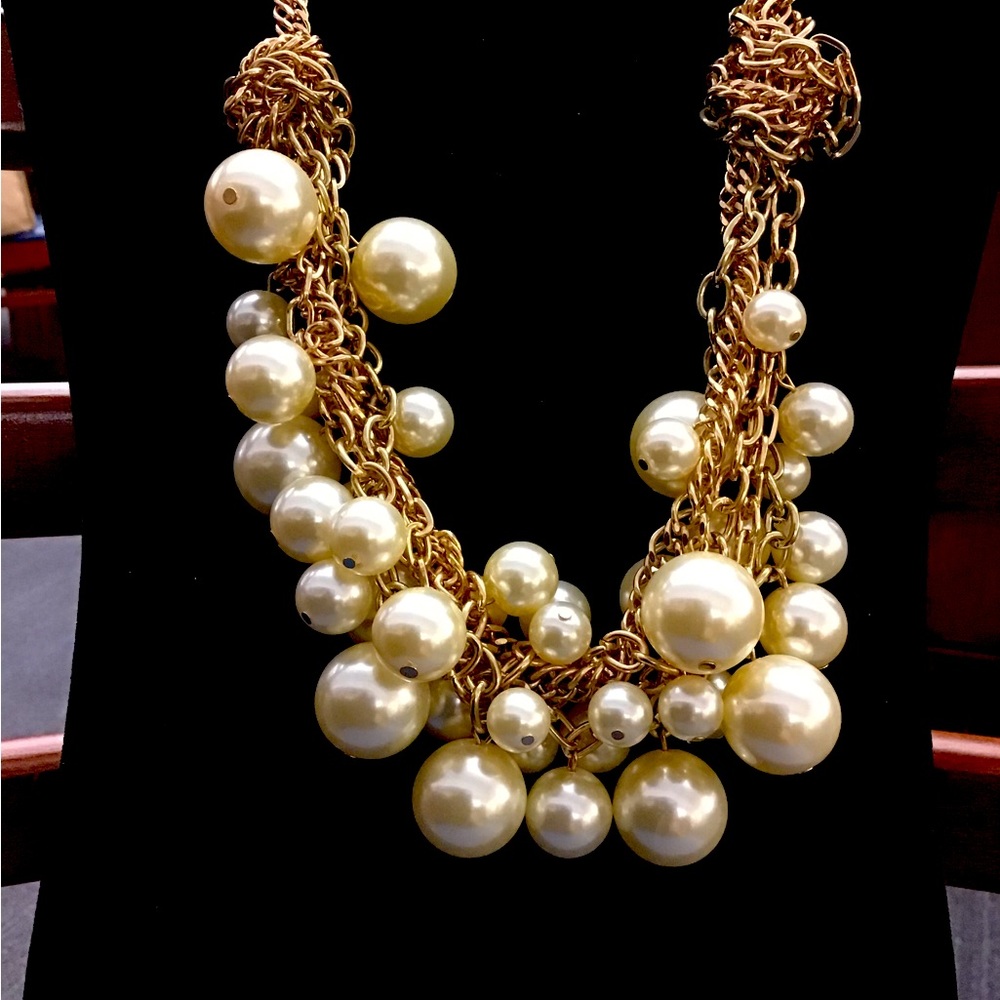 NWOT Beautiful cream color faux Pearls in various sizes on a gold chain